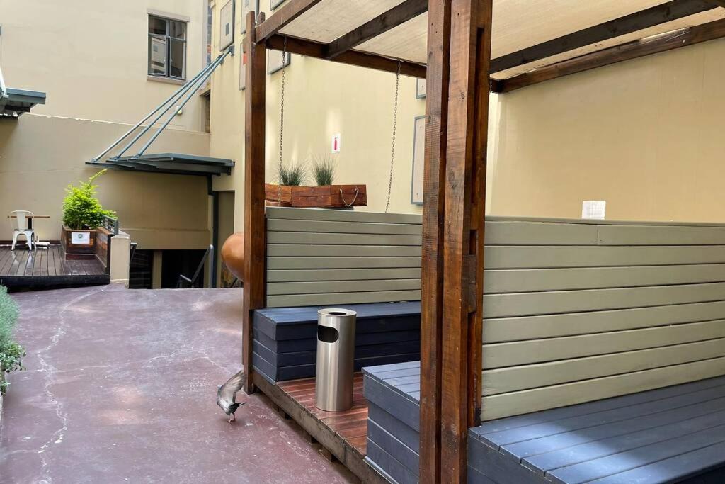 Cool & Easy Flat In The Heart Of Marshalltown Johannesburg Exteriör bild
