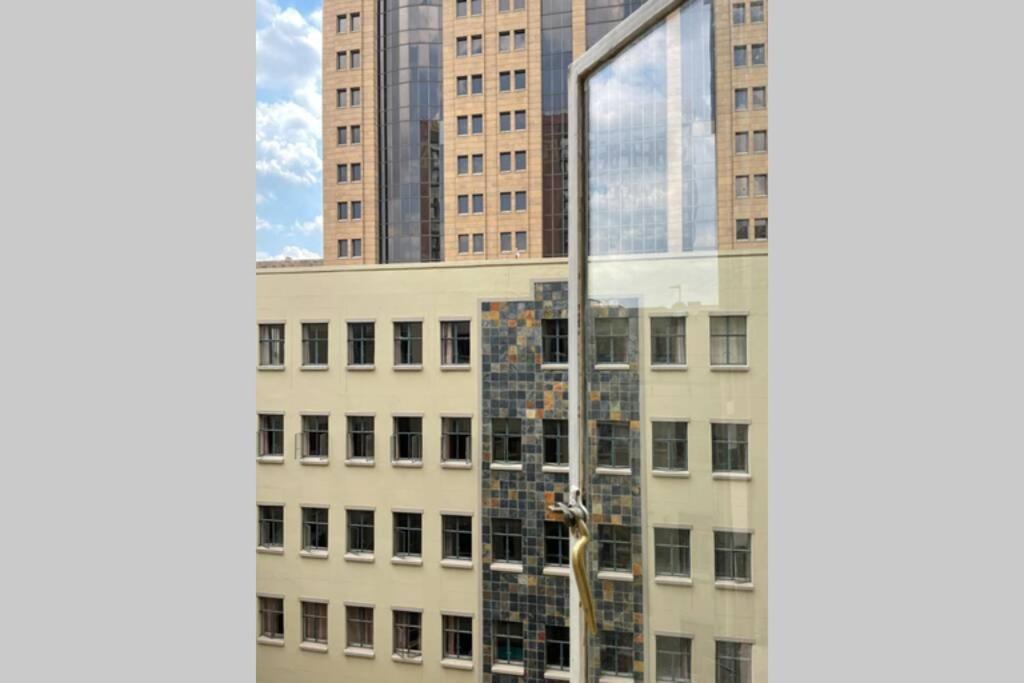 Cool & Easy Flat In The Heart Of Marshalltown Johannesburg Exteriör bild