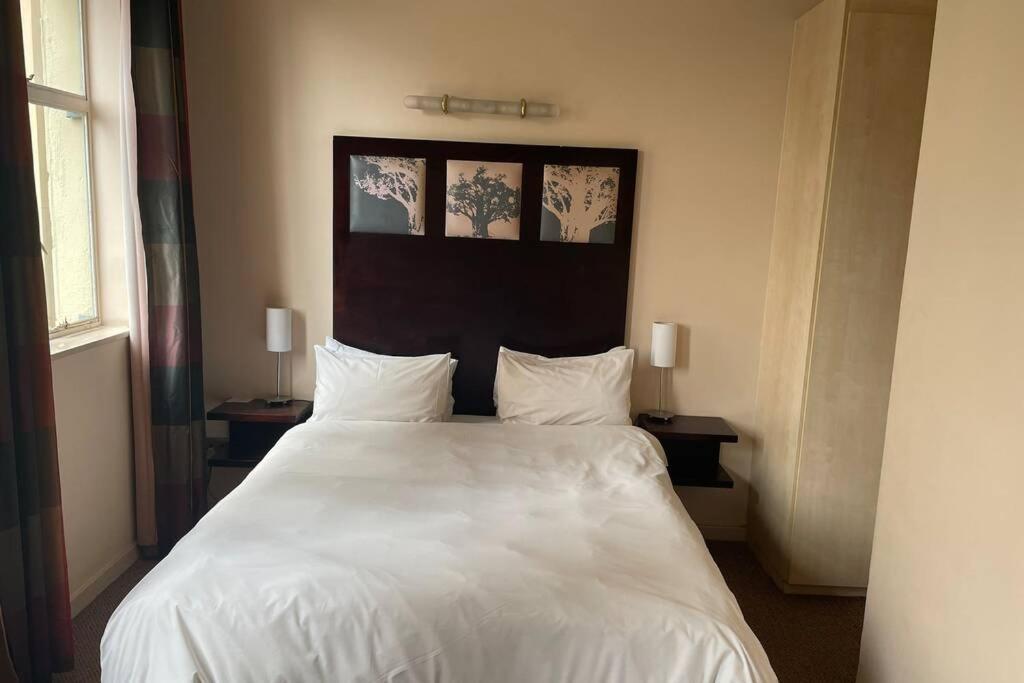 Cool & Easy Flat In The Heart Of Marshalltown Johannesburg Exteriör bild